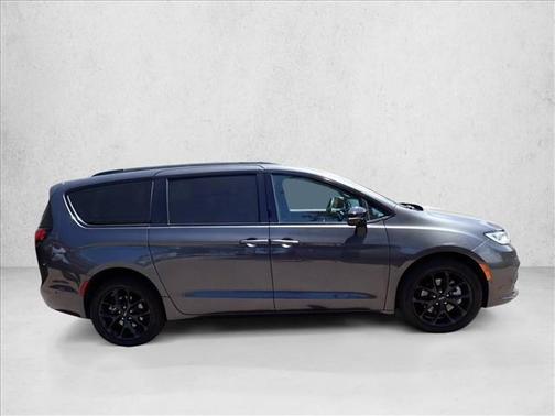 Granite Crystal Metallic Clearcoat 2023 Chrysler Pacifica Limited