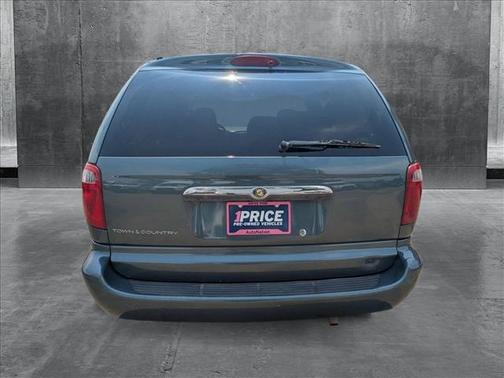 2006 Chrysler Town & Country Base