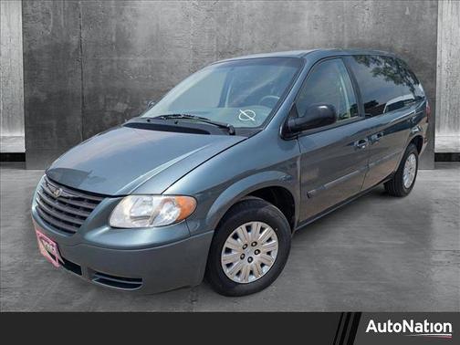 2006 Chrysler Town & Country Base