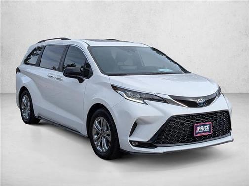 2022 Toyota Sienna XSE 7 Passenger