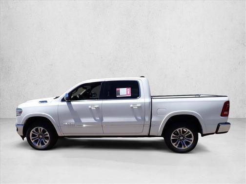 Ivory White Tri-Coat Pearlcoat 2023 RAM 1500 Limited