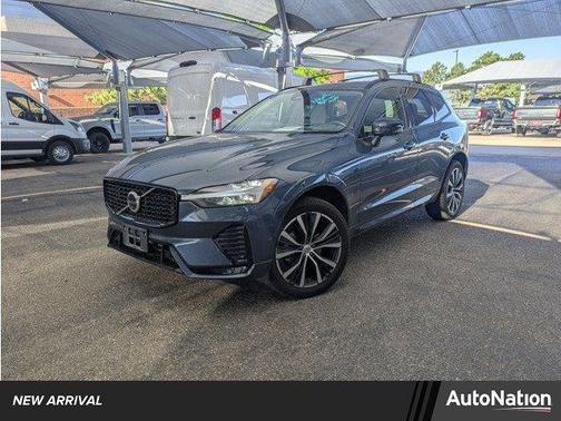 2024 Volvo XC60 B5 Plus Dark Theme