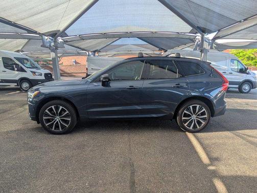 2024 Volvo XC60 B5 Plus Dark Theme