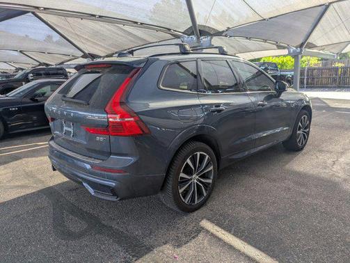 2024 Volvo XC60 B5 Plus Dark Theme