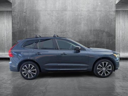 2024 Volvo XC60 B5 Plus Dark Theme