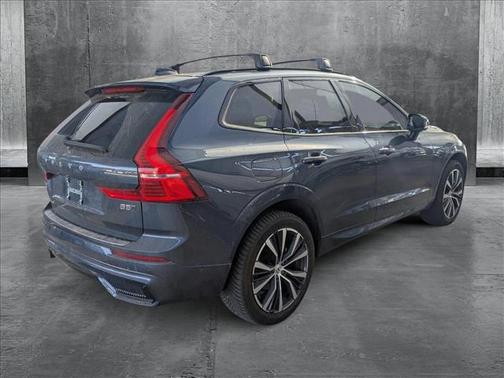 2024 Volvo XC60 B5 Plus Dark Theme