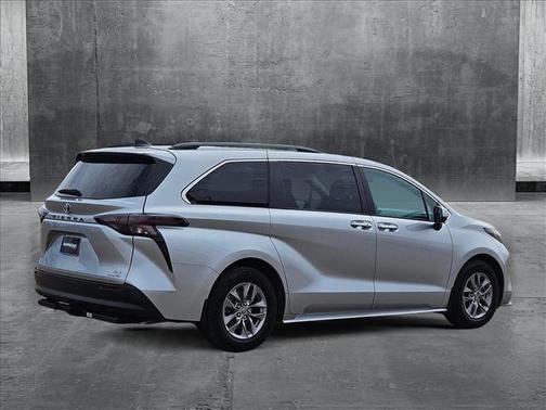 2023 Toyota Sienna XLE 7 Passenger
