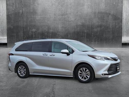 2023 Toyota Sienna XLE 7 Passenger