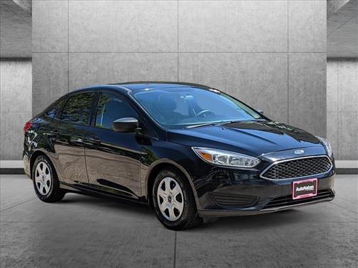Photo 3 of 24 of 2016 Ford Focus S