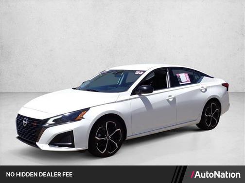 Glacier White 2023 Nissan Altima SR FWD