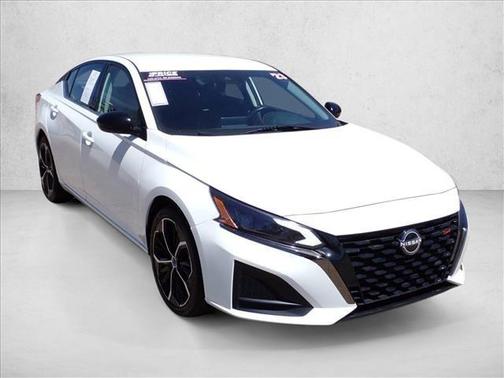 Glacier White 2023 Nissan Altima SR FWD