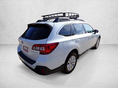 Crystal White Pearl 2019 Subaru Outback 2.5i Premium