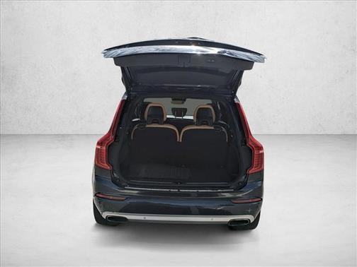 2017 Volvo XC90 T6 Momentum