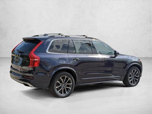 2017 Volvo XC90 T6 Momentum