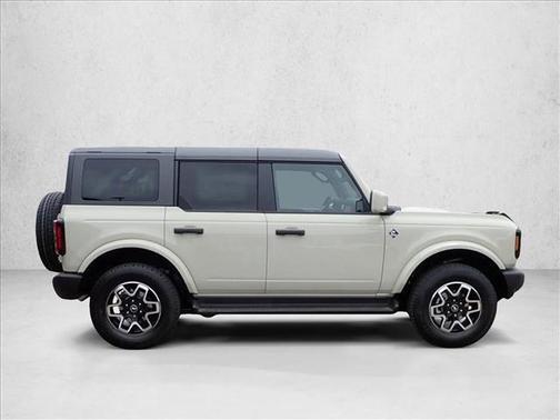 Desert Sand 2026 Ford Bronco Outer Banks