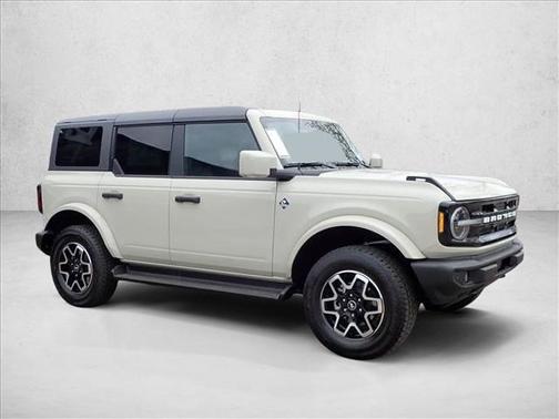 Desert Sand 2026 Ford Bronco Outer Banks