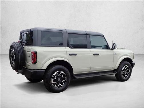 Desert Sand 2026 Ford Bronco Outer Banks