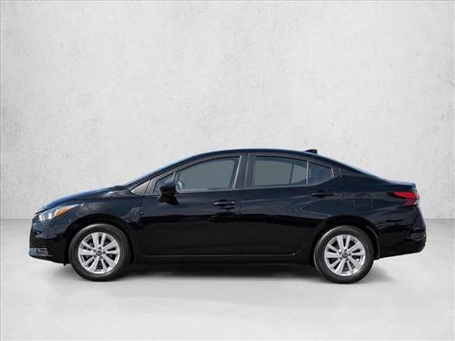 Super Black 2022 Nissan Versa 1.6 SV