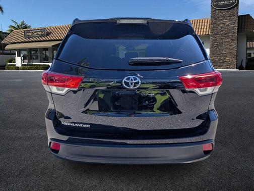Black 2019 Toyota Highlander LE