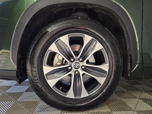 2024 Toyota Highlander LE