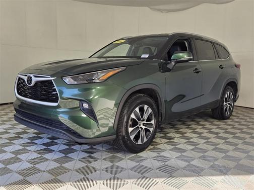 2024 Toyota Highlander LE