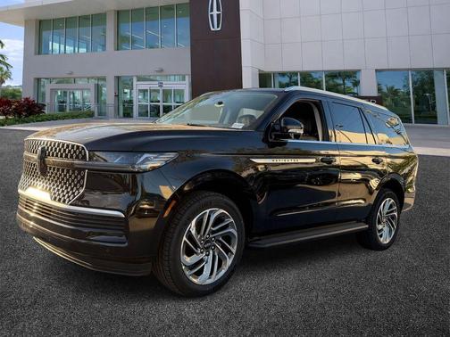 Infinite Black Metallic 2026 Lincoln Navigator Premiere