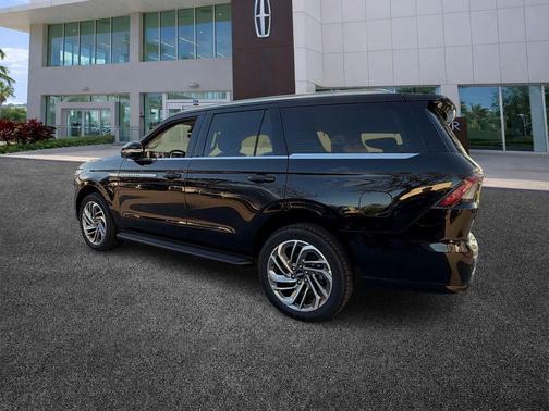 Infinite Black Metallic 2026 Lincoln Navigator Premiere