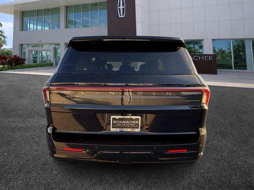 Infinite Black Metallic 2026 Lincoln Navigator Premiere