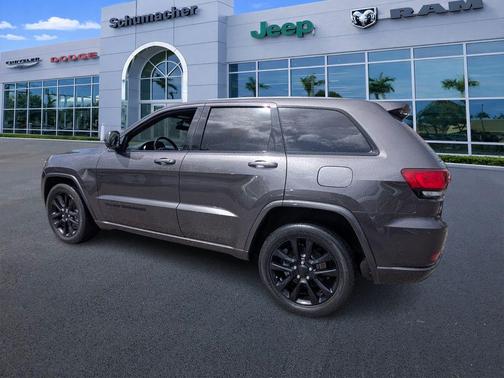 Granite Crystal Clearcoat Metallic 2021 Jeep Grand Cherokee Laredo X