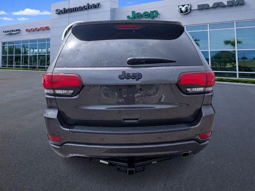 Granite Crystal Clearcoat Metallic 2021 Jeep Grand Cherokee Laredo X