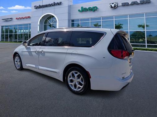 2018 Chrysler Pacifica Touring-L
