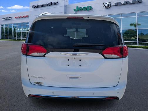 2018 Chrysler Pacifica Touring-L