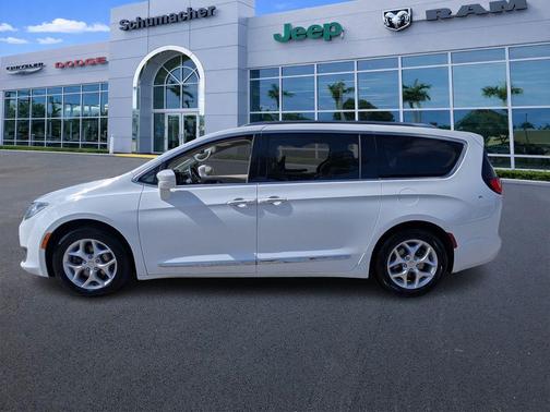 2018 Chrysler Pacifica Touring-L