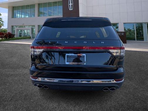 Infinite Black Metallic 2026 Lincoln Aviator Premiere
