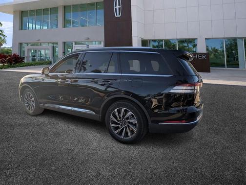 Infinite Black Metallic 2026 Lincoln Aviator Premiere
