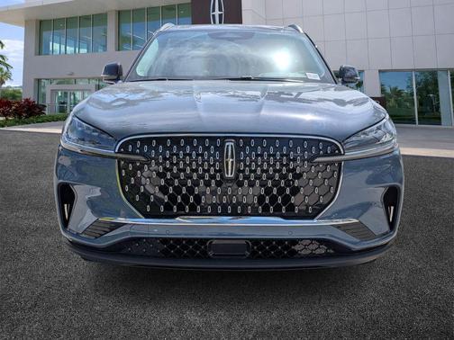 Whisper White 2026 Lincoln Aviator Premiere