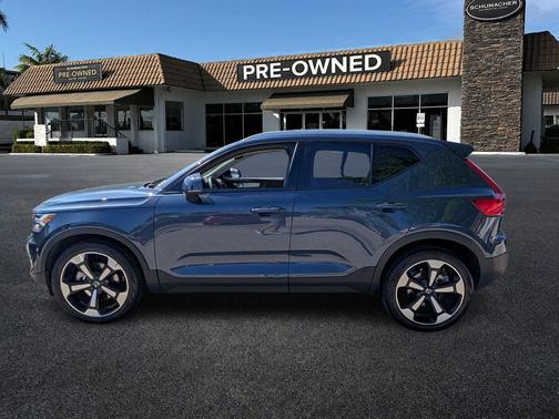 Denim Blue Metallic 2021 Volvo XC40 T5 Momentum