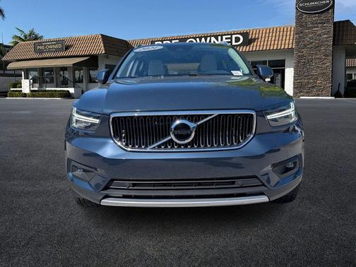 Denim Blue Metallic 2021 Volvo XC40 T5 Momentum