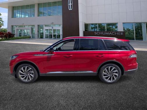 Red Carpet 2026 Lincoln Aviator Premiere