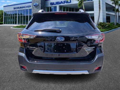 Crystal Black Silica 2024 Subaru Outback Touring