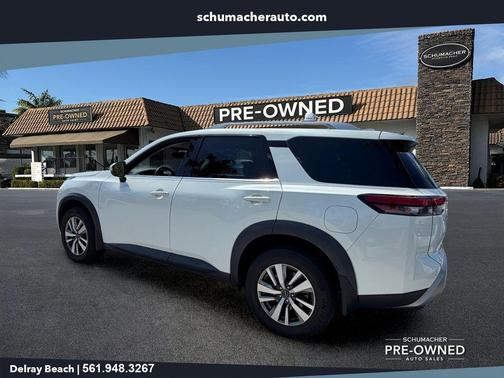 White 2022 Nissan Pathfinder SL