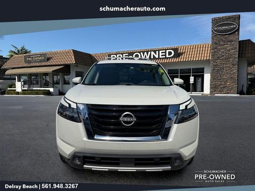 White 2022 Nissan Pathfinder SL
