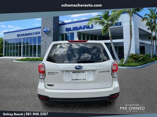 Crystal White Pearl 2018 Subaru Forester 2.5i