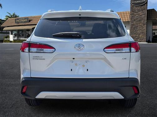 2024 Toyota Corolla Cross LE