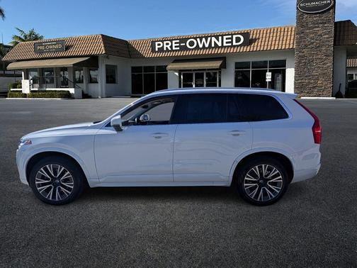 2022 Volvo XC90 T5 Momentum 7 Passenger