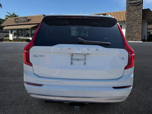 2022 Volvo XC90 T5 Momentum 7 Passenger