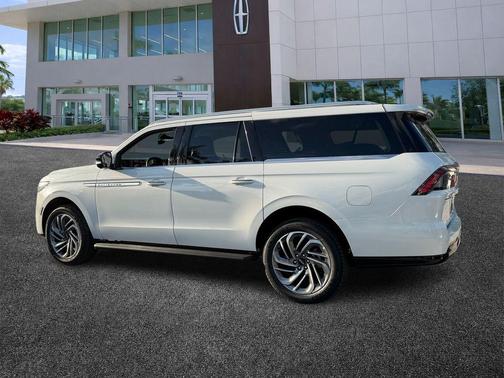 Star White 2026 Lincoln Navigator L Premiere