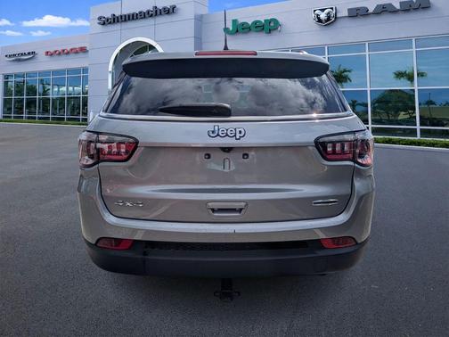 2023 Jeep Compass Latitude Lux