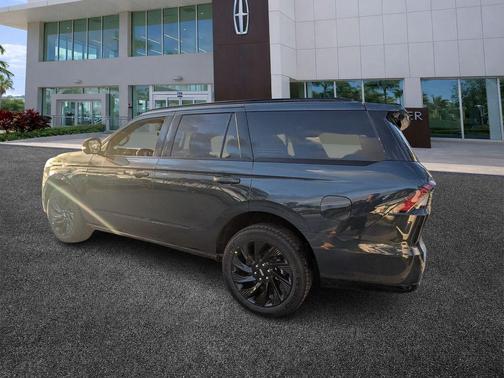 Flight Blue 2026 Lincoln Navigator Reserve