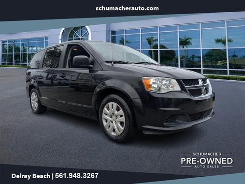Brilliant Black Crystal Pearlcoat 2018 Dodge Grand Caravan SE